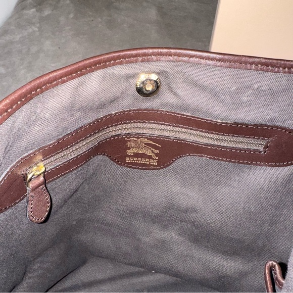Burberry Haymarket Check tote in brown witb bhrberry box and burberry dust bag - Picture 9 of 14